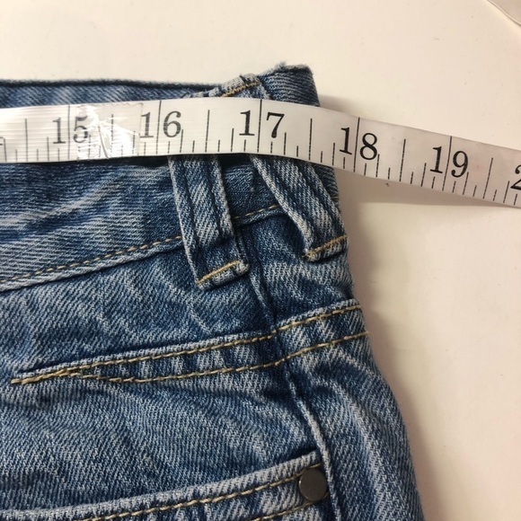 VERO Moda Relaxed Denim Jean Shorts, size 31 - Picture 8 of 10